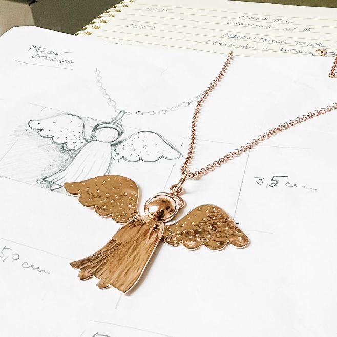 Asi už jste si všimli, že vytvářím různé anděly. Mohu vám garantovat, že tohle je ten zatím největší ;-) Vyrobila jsem jej...